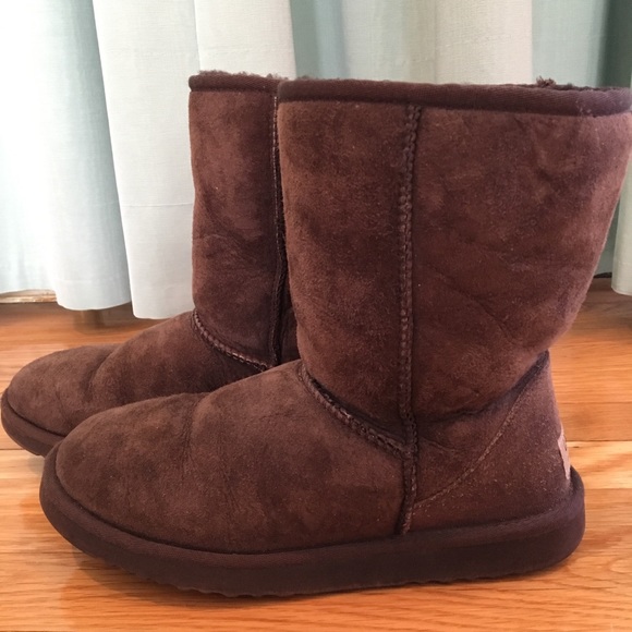 UGG Short Brown Boots - Picture 2 of 8